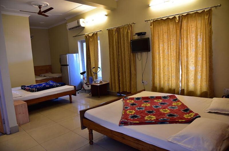 Hotel Ashrey Dehradun Esterno foto