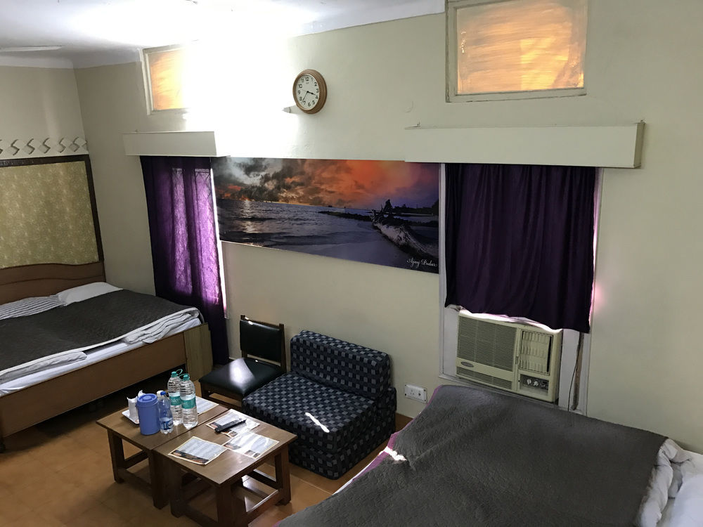 Hotel Ashrey Dehradun Esterno foto
