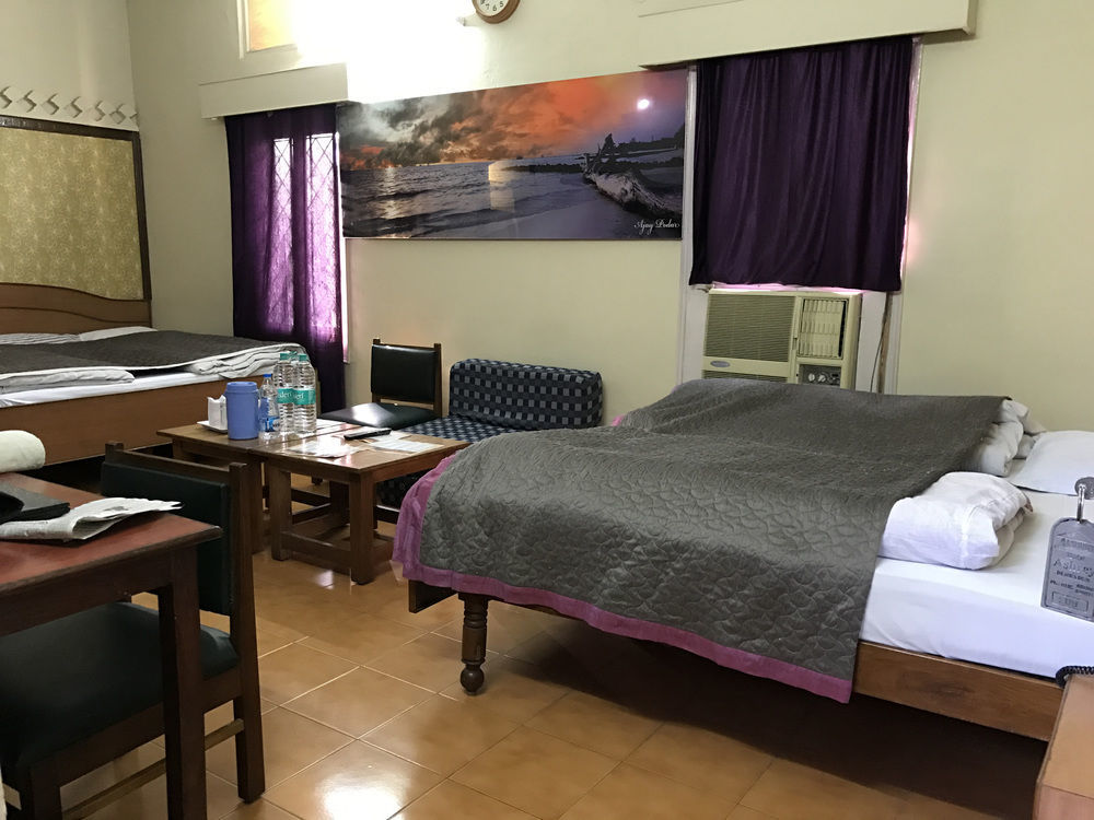 Hotel Ashrey Dehradun Esterno foto